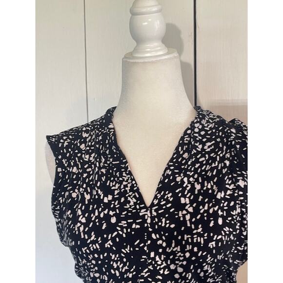 Vince Camuto Size Small Sleeveless Blouse Rouched‎ Sides Black w/ White - Picture 2 of 5